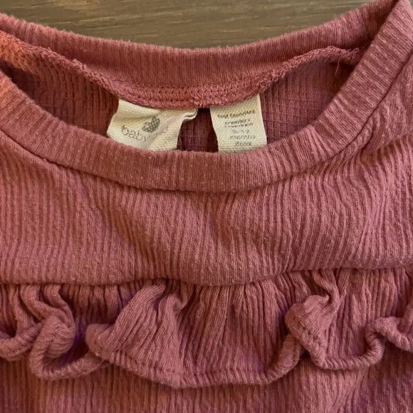 Baby Gap Ruffle Two-Piece Outfit Set - Picture 4 of 5